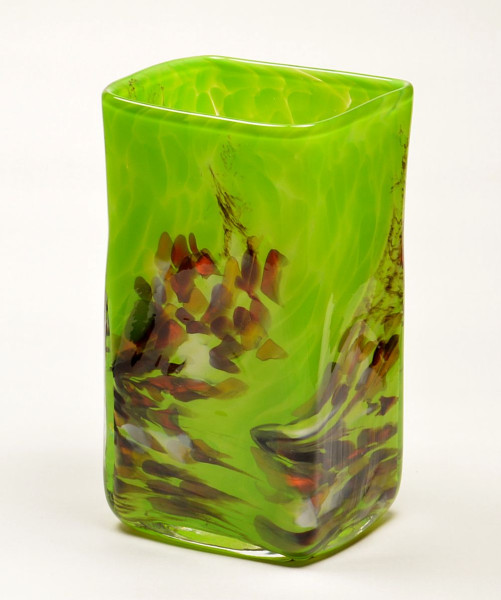 Kastenvase Granulat grün freigeformtes Lauschaer Glas, Maße ca. B10 x T8 x H18 cm
