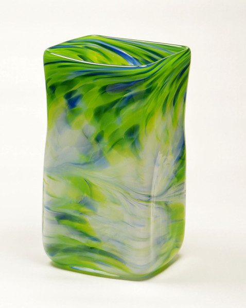 Kastenvase Granulat grün-blau freigeformtes Lauschaer Glas, Maße ca. B10 x T8 x H18 cm