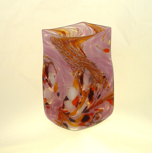 Kastenvase Granulat flieder freigeformtes Lauschaer Glas, Maße ca. B10 x T8 x H18 cm