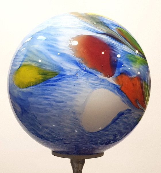 Gartenobjekt Kugel 18cm hellblau bunt inkl. Eisenstab  Gesamthöhe ca. 1,19 m