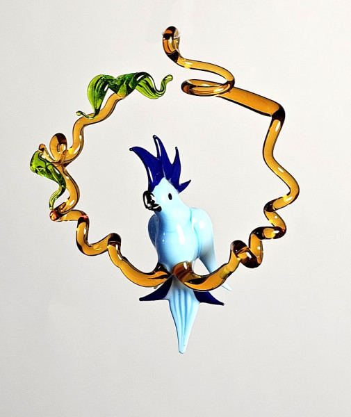 Kakadu hellblau auf Ast hängend Durchmesser ca. 6cm