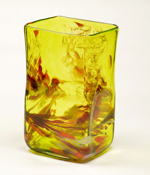 Kastenvase Granulat zitronengelb freigeformtes Lauschaer Glas, Maße ca. B10 x T8 x H18 cm