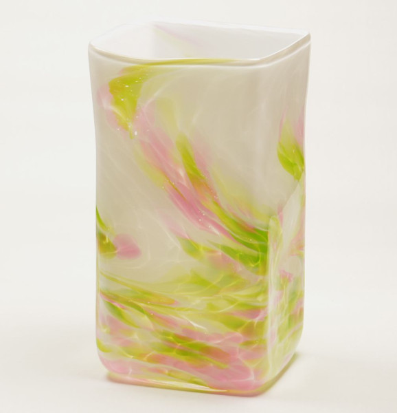Kastenvase Granulat weiß-rose-grün freigeformtes Lauschaer Glas, Maße ca. B10 x T8 x H18 cm