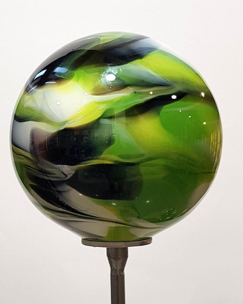 Gartenobjekt Kugel 18cm weiß grün schwarz inkl. Eisenstab  Gesamthöhe ca. 1,19 m